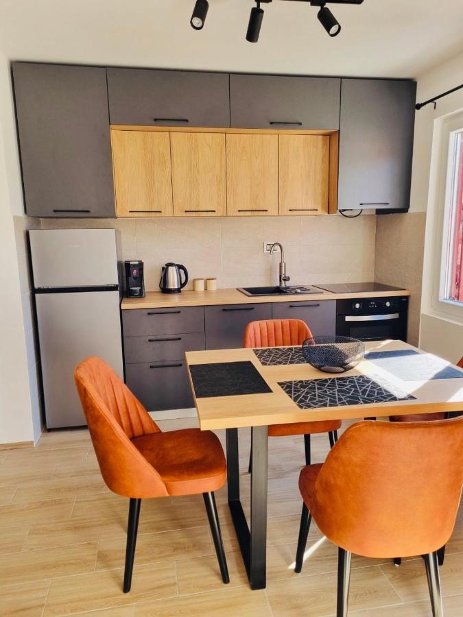 Om Apartman *